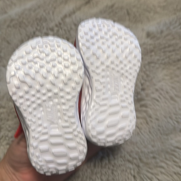 NIB Nike Revolution Red Black Shoes 2C - Picture 3 of 5